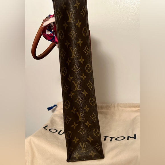 Louis Vuitton Sac Plat tote bag, a classic and versatile "flat bag" design. - Picture 3 of 16